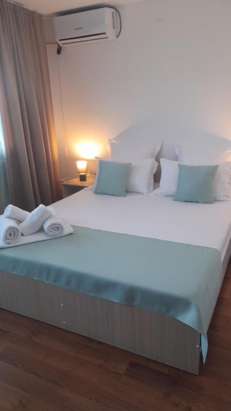 Hotel Casa Elena Ieşelniţa Extérieur photo